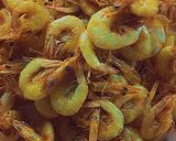 Gambar langkah 3 resipi Udang Kertas Goreng Kunyit 🍤🥗.