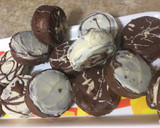 Foto del paso 9 de la receta: Alfajores oreo caseros bañados en chocolate