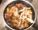รูปขั้นตอนการทำที่ 2 ของ ผัดหมี่ฮกเกี้ยน ใส่เห็ด เต้าหู้ หมูยอ🐽🥟🍜