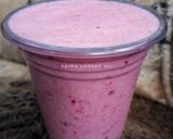 A picture of step 3 of Cherry banana smoothie.