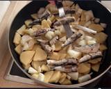 Foto del paso 5 de la receta: Estofado de sardinillas (en lata)