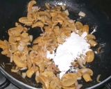 A picture of step 4 of Chicken steak with mushroom sauce.