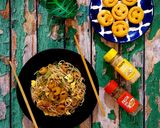A picture of step 6 of Street-Style Bengali Chicken Chowmein.