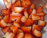 A picture of step 2 of Marinated strawberries.