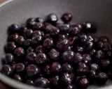 A picture of step 1 of Blueberry Jam Recipe with Less Sugar.