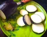A picture of step 1 of Baingan tawa fry.