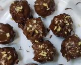 चोको बिस्कुट बॉल्स (Choco biscuit balls recipe in hindi) रेसिपी चरण 3 फोटो