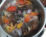 A picture of step 4 of Dinengdeng with fried fish.