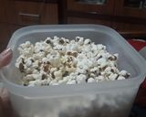 Foto langkah ke 5 dari resep Popcorn Sederhana.