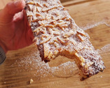 Foto del paso 10 de la receta: Coca de chicharrones 2025 v1: Base hojaldrada de croissant