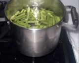 Foto del paso 2 de la receta Champiñones salteados y ensaladilla de judías verdes con maíz
