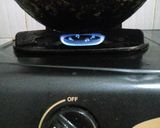 Foto langkah ke 2 dari resep Cara Menggoreng Tahu Bulat Agar Mengembang Tahan Lama.