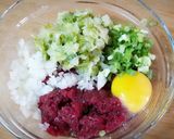 香酥高麗菜洋蔥牛肉餅的食譜步驟2照片