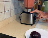 Foto del paso 2 de la receta: Gazpacho de remolacha con queso de Mahón