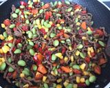 Foto del paso 4 de la receta Salteado de edamame, picada de pavo y verduras