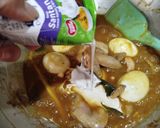 Foto langkah ke 4 dari resep Opor Ayam Telur Bumbu Kari.