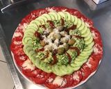 Une image de l'étape 7 de Salade composée aux tomates, concombre, courgette, olives, poivron, basilic et parmesan.