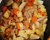 Foto del paso 5 de la receta Carrilleras ibéricas en salsa de manzana y frutos secos