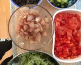 Hình bước làm 1 của món Salad ức gà (eat clean)