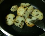 Foto del paso 4 de la receta: Cocina para principiantes: salchichas con papas picantonas, grilladas