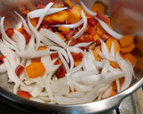 Foto del paso 1 de la receta: Mulsos de pollo guisados con zanahoria y champiñones