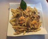 Foto del paso 5 de la receta Macarrones con langostinos, setas y atún