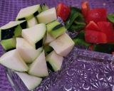 Foto del paso 2 de la receta Plumas con langostinos, almejas y verduritas