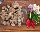 Foto langkah ke 2 dari resep Hati Ayam Kentang Masak Kecap Simple.