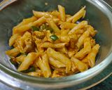व्हाइट सॉस बेक्ड पास्ता चिकेन (White sauce baked pasta chicken recipe in hindi) रेसिपी चरण 3 फोटो