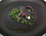 A picture of step 3 of Linguine alla Puttanesca.