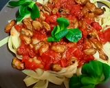 Pas rețetă Tagliatelle cu midii, roșii, usturoi simple și gustoase. 🍝 🍝 2 fotografie