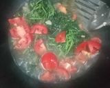 Foto langkah ke 3 dari resep Bayam Kuah Tomat Telur.