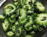 Foto langkah ke 1 dari resep Tumis sayur pare.