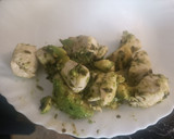 Foto del paso 3 de la receta: Pollo con aguacate y mermelada y garbanzos garrapiñados