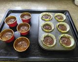 Фото кроку 4 до 🧁 Шоколадні капкейки з шоколадним кремом і малиновим джемом.