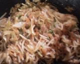 ત્રીએંગલ ચાઈનીઝ નૂડલ્સ પરાઠા (triangle chinese noodles paratha Recipe in gujarati) રેસીપી સ્ટેપ3ફોટો