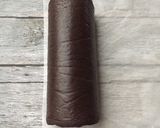 Foto langkah ke 14 dari resep Dark Choco Roll Cake with Cream Cheese Filling.