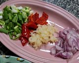 รูปขั้นตอนการทำที่ 1 ของ แหนมผัดไข่ขยี้