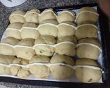 A picture of step 7 of Hot cross buns.