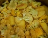 A picture of step 5 of Gobi aloo.