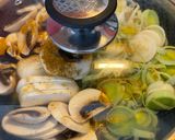 Une image de l'étape 2 de One pot orzo/poireau/champignons et crevettes au curry.