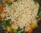 Foto langkah ke 4 dari resep Indomie aci nyemek.