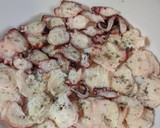 Foto del paso 2 de la receta: Carpaccio de pulpo dos aliños