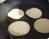 A picture of step 4 of Mini Pizza with liquid dough.