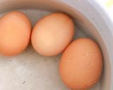 A picture of step 2 of Boiled Chrysanthemum Greens & Eggs Mashed with Fish Sauce.