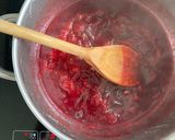 A picture of step 3 of Quick plum and vanilla compote.