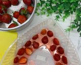 Foto langkah ke 5 dari resep Pudding strawberry lychee.