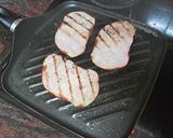 Foto del paso 2 de la receta Lomo adobado a la plancha con verduras cocidas y huevo duro