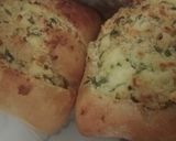 Foto del paso 3 de la receta: Bollitos rellenos de mantequilla, queso, ajo y perejil