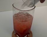 Foto langkah ke 3 dari resep Strawberry Lemonade.